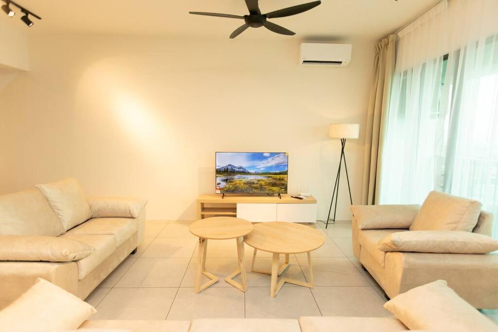 Floor Seaview Pent House 3br 11pax * Perai