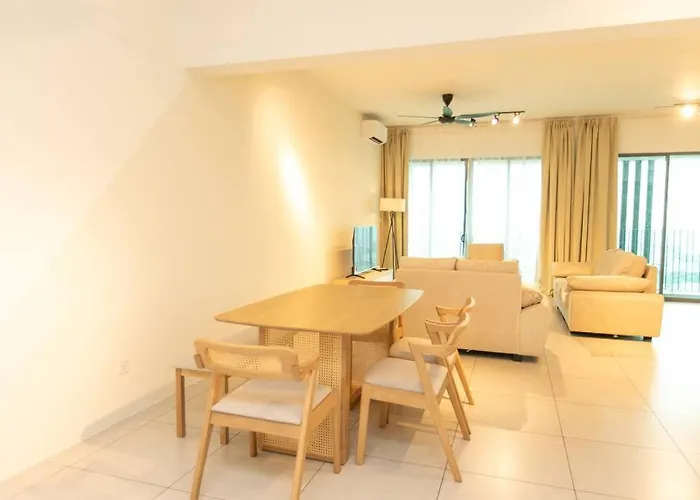 Top Floor Seaview Pent House 3Br 11Pax