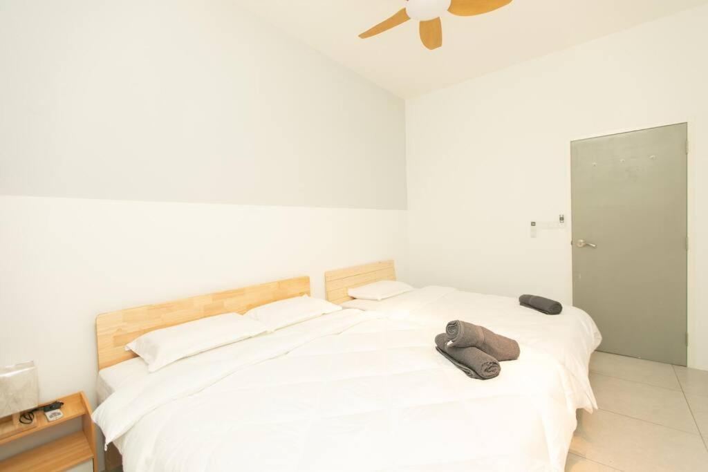 Floor Seaview Pent House 3br 11pax * Perai