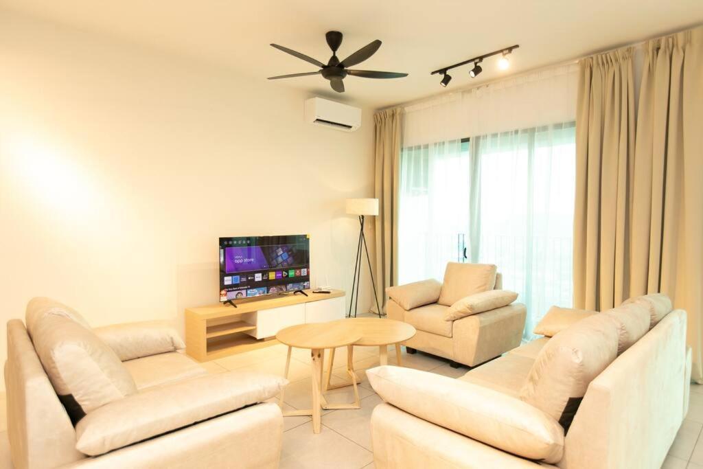 Floor Seaview Pent House 3br 11pax Perai